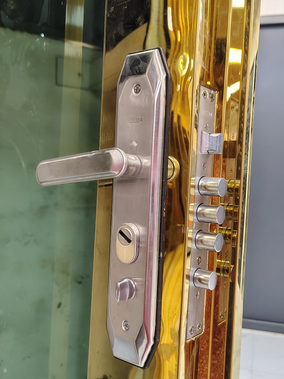 Thumbnail image of white door, front view